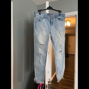 Distressed ankle stretchy jeans